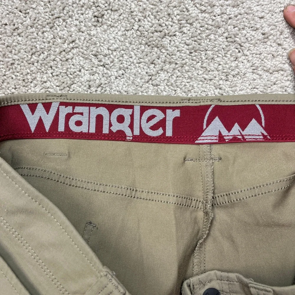 Wrangler Outdoor Cargo Shorts Mens 44 Khaki Tan Stretch Waistband Flat Front
